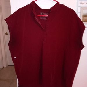 Figs burgundy med set top flawed